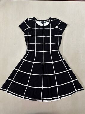My Michelle Girls Black Grid-Print Fit & Flare Dress - size medium
